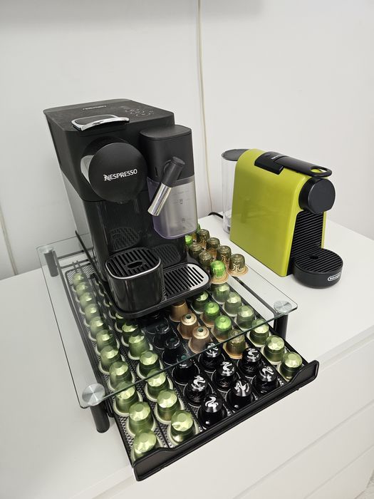 Espressor Nespresso Lattissima și Essenza Mini + suport de capsule și 80 de capsule