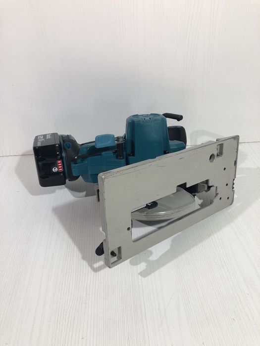 Circular Makita DHS 680