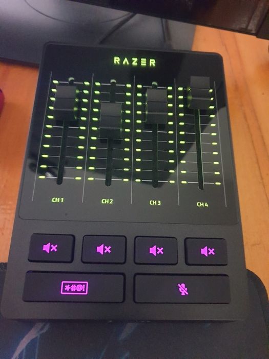 Звуковая аудиокарта Razer audio mixer