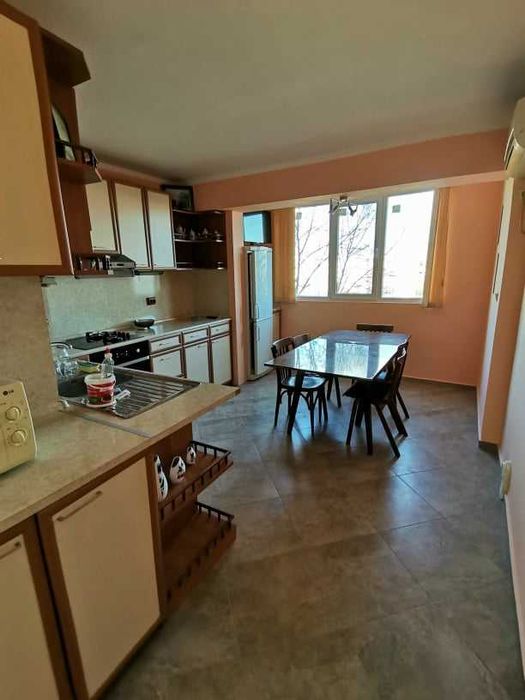 Дава се под наем Тристаен апартамент в Бургас, Изгрев - 85 кв.м за 500 € - Снимка #1