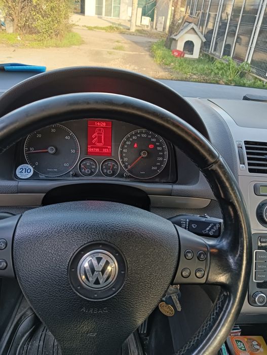 Vând VW Touran 2010 1.9 TDI