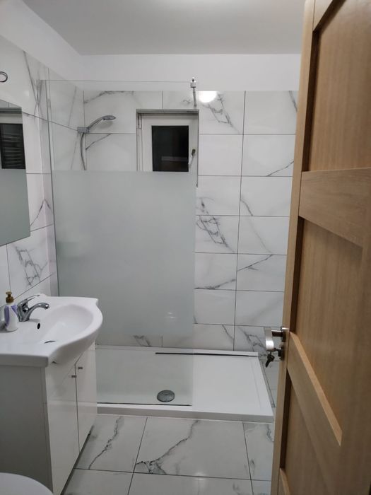 inchiriez apartament 3 camere decomandat