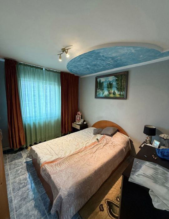 Inchiriez apartament 2 camere 250 euro/luna.