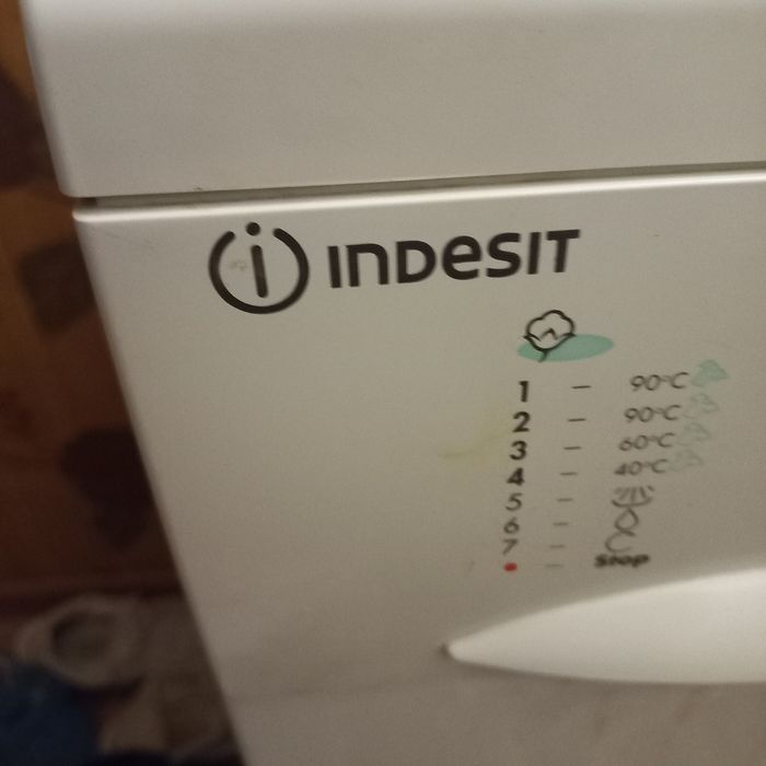 Машинка стиральная Indesit