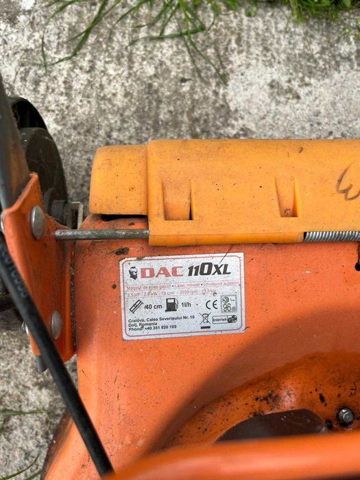 Masina de tuns iarba și motocositoare pe benzina Ruris, folosite