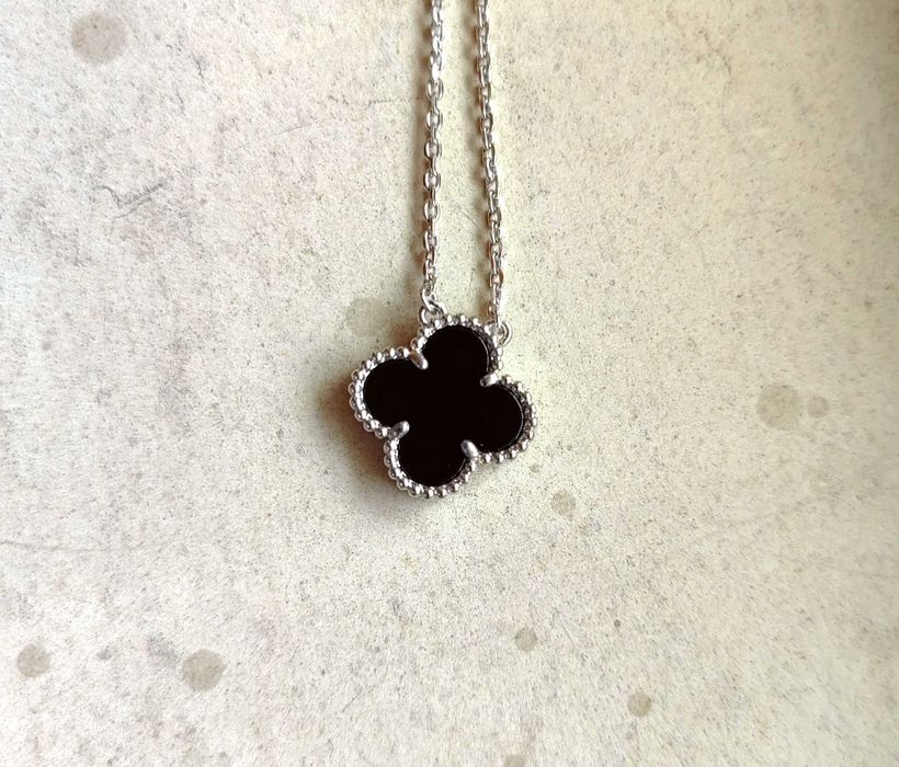 Дамско колие с детелина от черен оникс на Van Cleef & Arpels VCA