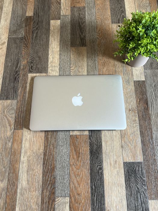 Продам Macbook Air 11