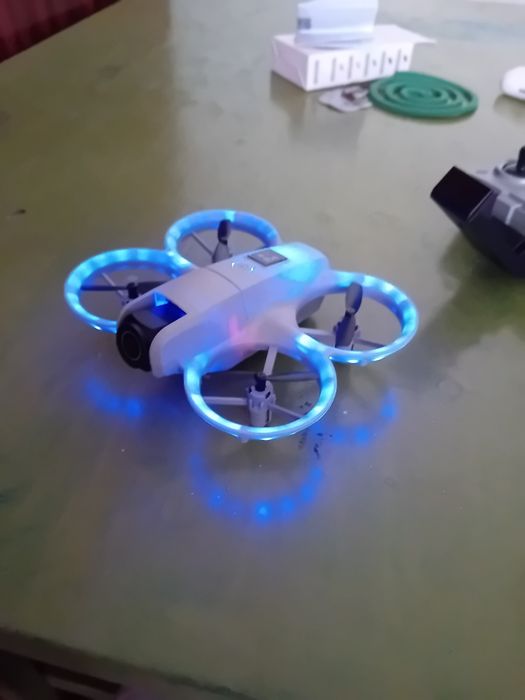 Vând mini drona 250g