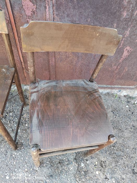 Столове 4броя.  .