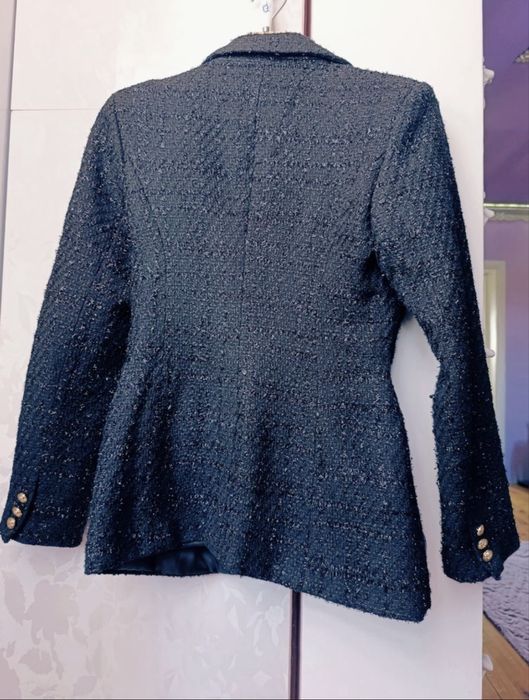Черно сако букле