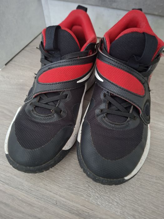 Nike Team Hustle, номер 37.5