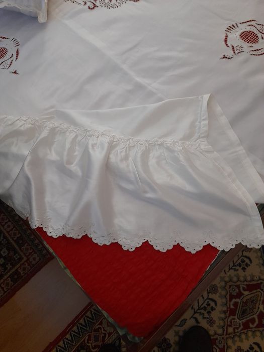 Покривка за спалня плюс възглавница - рязана бродерия