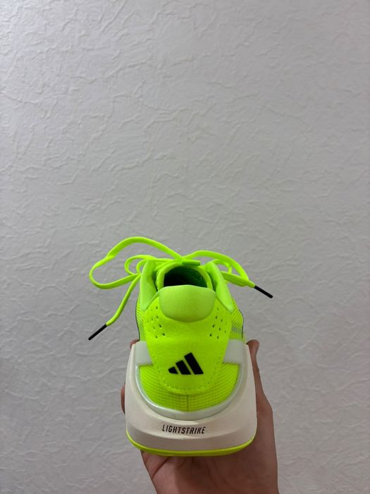 Продам кроссосвки Adidas новые