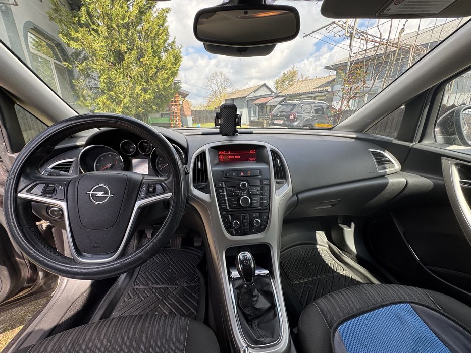 Opel Astra J Hatchback