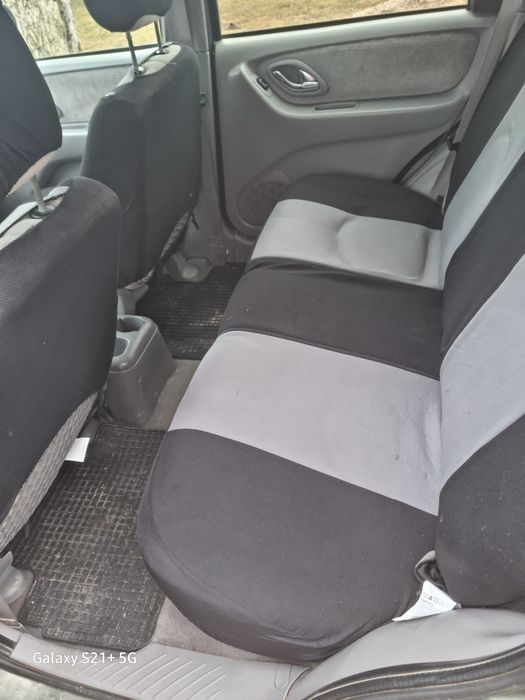 Vând Mazda Tribute