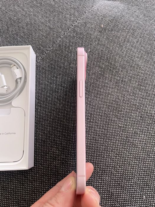 Vand Iphone 15 Roz ca nou