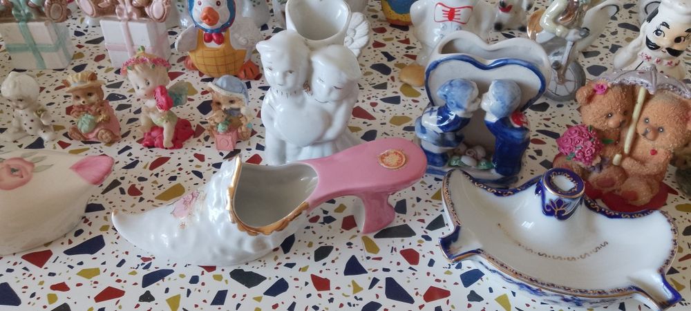 Bibelouri, porțelan! Diferite figuri, cățeluși, pisicuțe, cerbi, clown, elefanți, Donald duck, lupul  " urât'