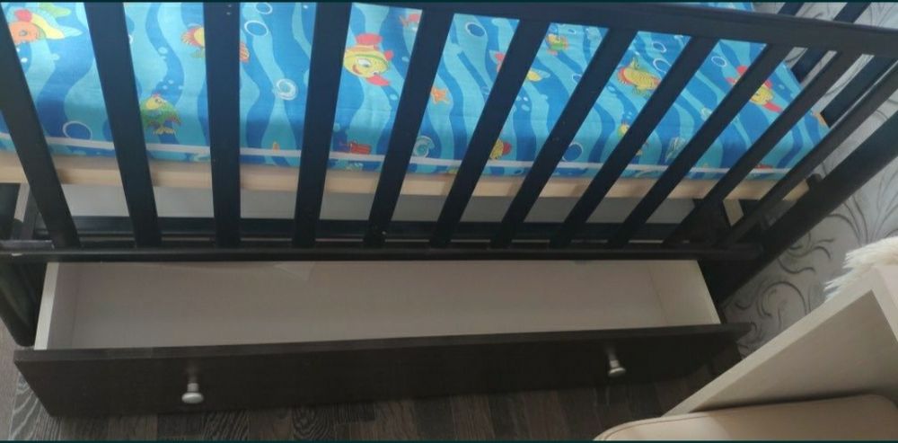 Продам детскую кроватку