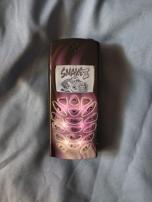 Nokia 8310 + charger original (liber, baterie Nou nouță)
