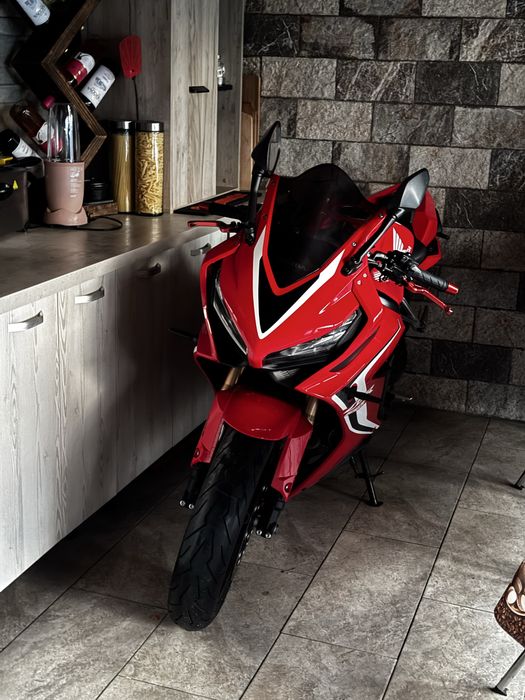 CBR 650 R limitata A2 ( 35kw)