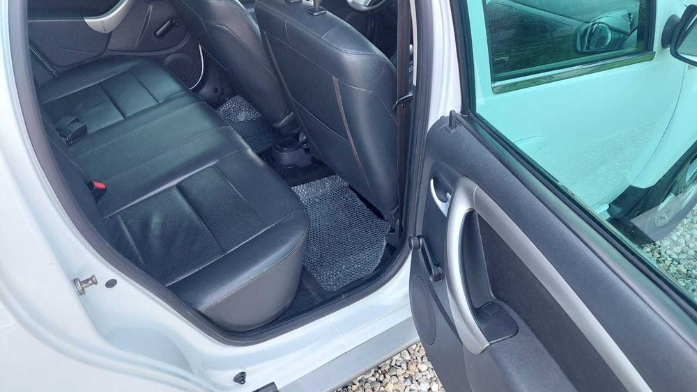 Dacia Duster 1.5 dCi 4x4 Laureate, an 2013 full option .