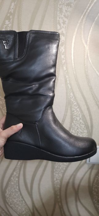 Продаються сапоги