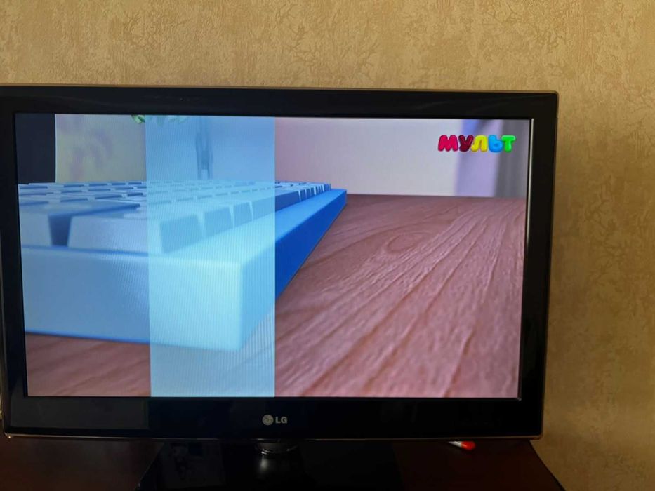 Телевизор LG диагональю 81 см