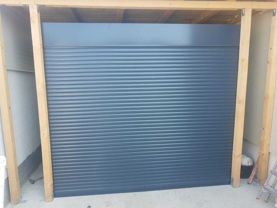 uși garaj tip rulou aluminiu