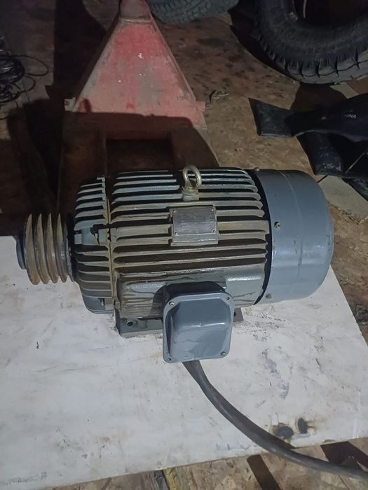 Продам электродвигател