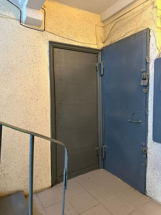 Продаёт коммерческое помещение