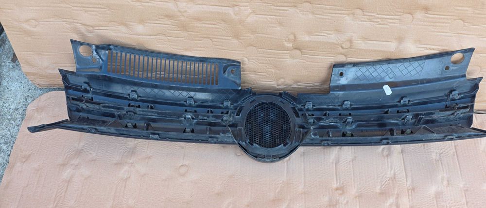 Grila radiator VW Golf 6 2009 / 2010 / 2011 2012