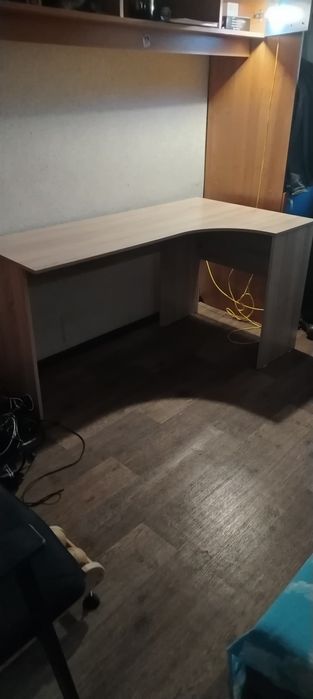 Продается компьютерный угловой стол стол