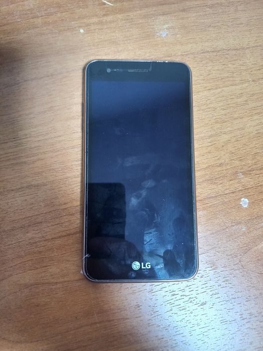 Смартфон LG в рабочем состоянии