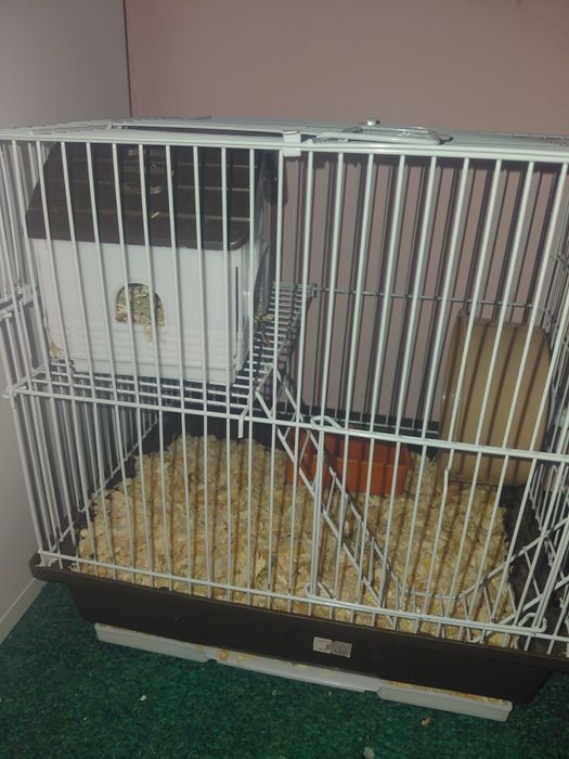 Продавам 2 етажна клетка за хамстер