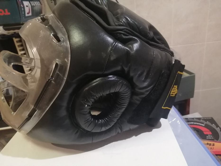 Продам шлем для карате и таэквандо