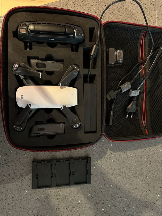 Дрон dji spark + дистанционно и аксесоари