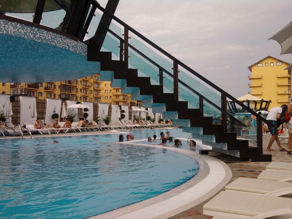 Vand ap 65mp, langa piscina, militari residence