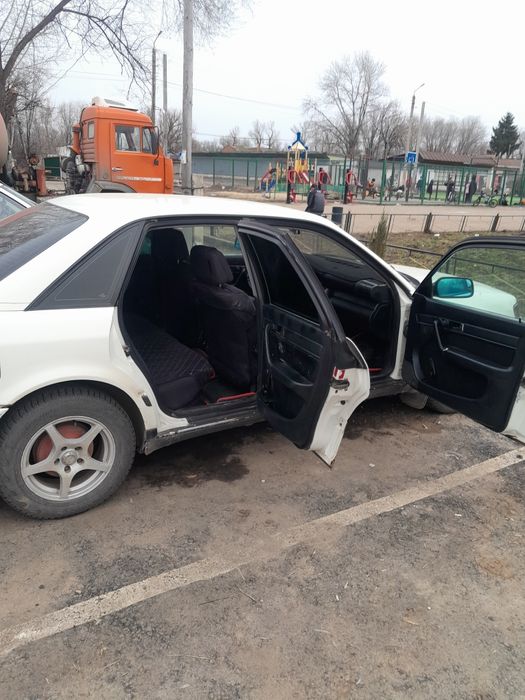 Продам ауди 100с4