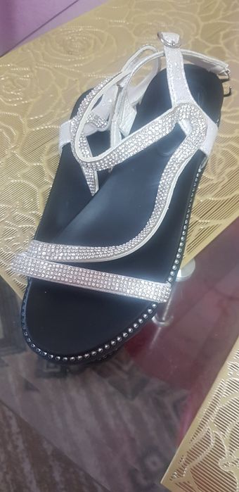 Продам туфли и босоножки