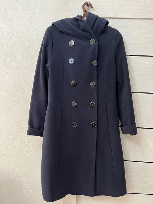 Продается Пальто синее стильное