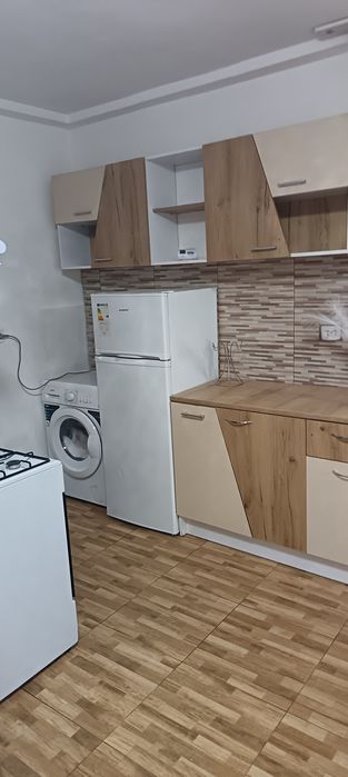 Inchiriez apartament decomandat