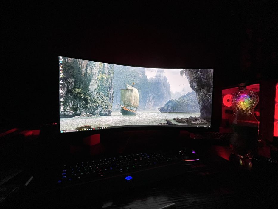 Super oferta!!!2 monitoare aproape noi