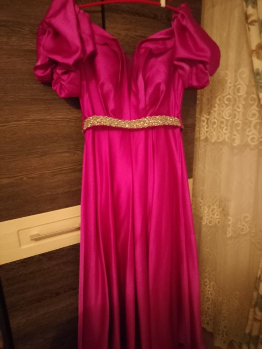 Vând rochii elegante