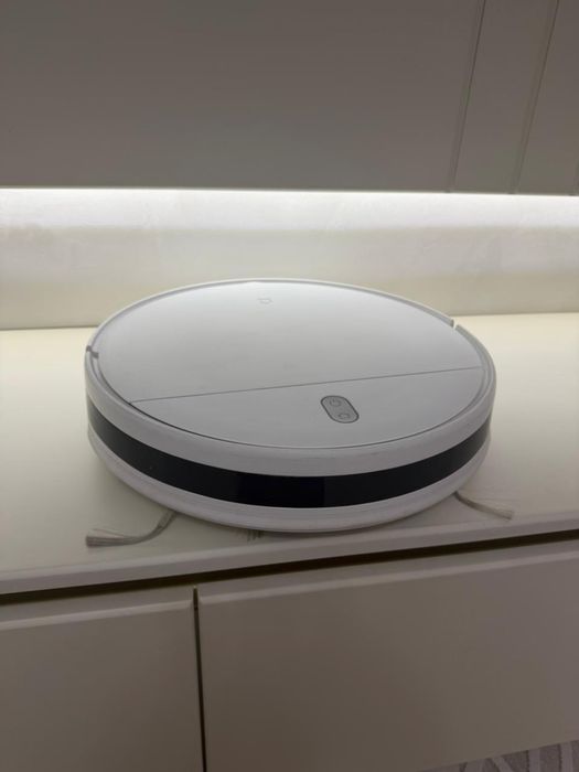 Продам отличный робот пылесос XIAOMI