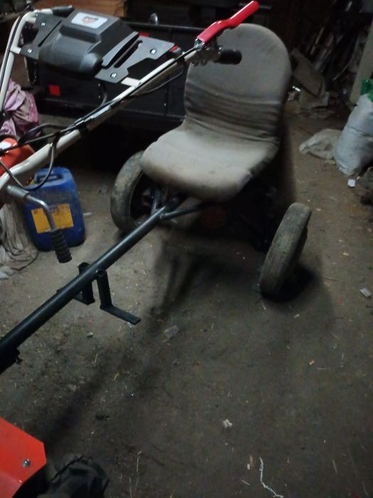 Vând motocultor  12 cp cu tot ce se vede in poze