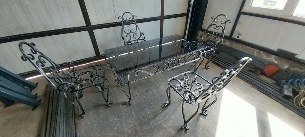 Маса и столове от ковано желязо