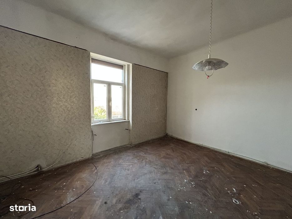 Vand apart.3 cam.st.181 mp., zona Ceaikovschi,et.2/2,acoperis nou