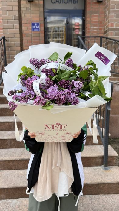 Букет из сирень в корзине