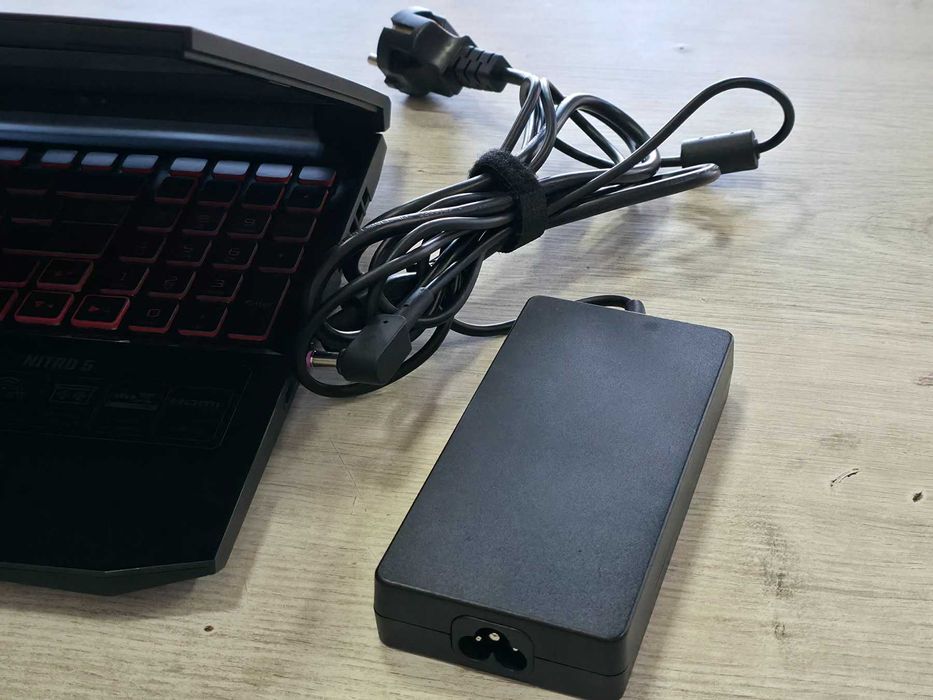 Геймърски лаптоп Acer Nitro 5 AN515-57-705X / i7-11800H / GTX 1650 4GB / 8 GB DDR4 / 512 GB NVMe