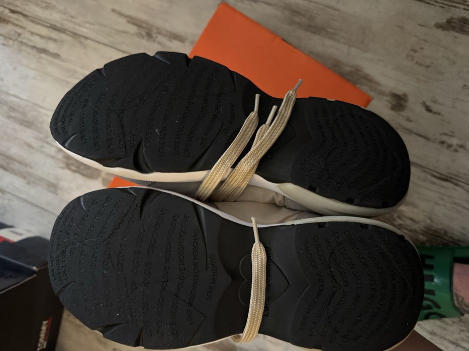 Кецове Love Moschino